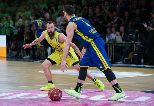 样的年轻球 样的年轻球