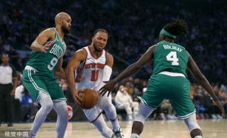 在中场附近 在中场附近